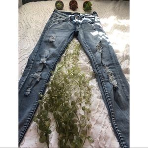 Distressed | Holed Jeans | Denim | Lightwash | Zip